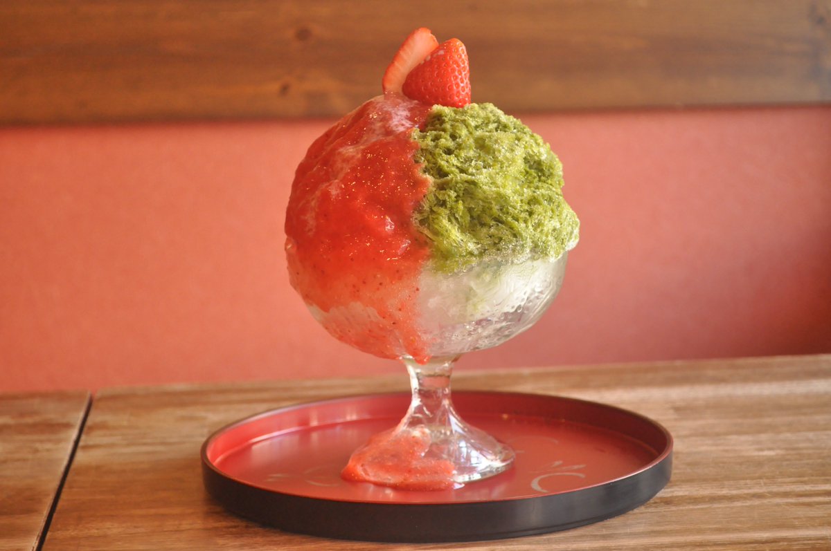 春のあいがけ🍓』ひとつのかき氷で”いちご”と”抹茶”の2つが楽しめる