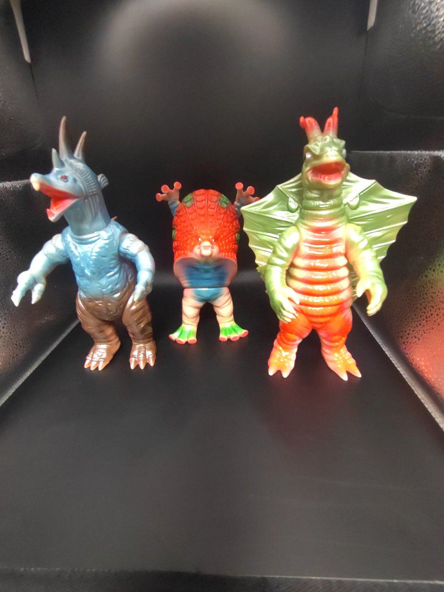 KaijuguildG's tweet photo. 私の家にも墓場の画廊さんから、巨大魚怪獣ムルチ、オイル怪獣タッコング、変幻怪獣 キングマイマイ届きました。
3体ともカラーがいいです。
百目堂 ブルマァク期待しかないです。
#墓場の画廊
#ブルマァク https://t.co/Jdnr4wPsrc