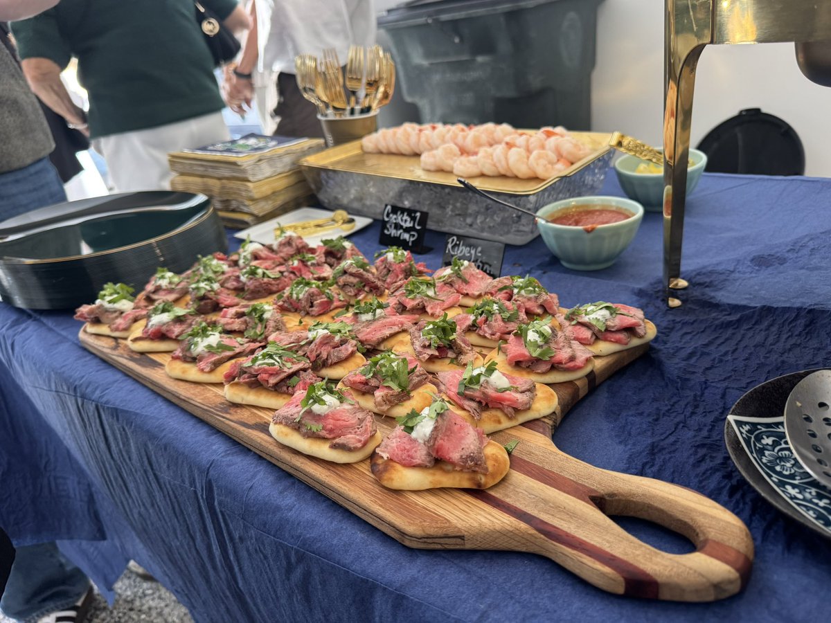 abitewithmee's tweet photo. second cater of the day. congrats to the ND grad! https://t.co/P5Du2OZLHy