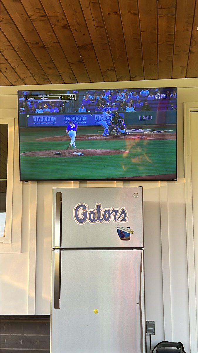 TraeMoo_66's tweet photo. Go Gators! https://t.co/PTNtiN90d7