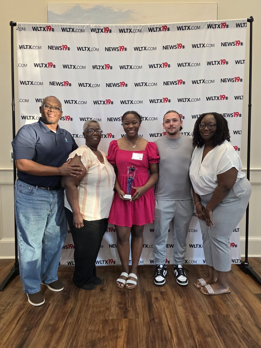 RidgeView_WBB's tweet photo. Congratulations Tori Bloomfield on being named @WLTX Player of the Week  Player of the Year what an accomplishment #ANEWVIEW @RidgeViewSports @rvhs @DrBrendaMack @A5Lucas @RVSportsMed https://t.co/1k1iC7N1K0