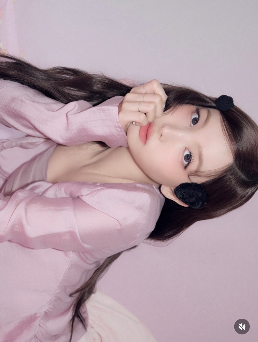 𝓻𝓲𝓻𝓲. 🎀 tweet media
