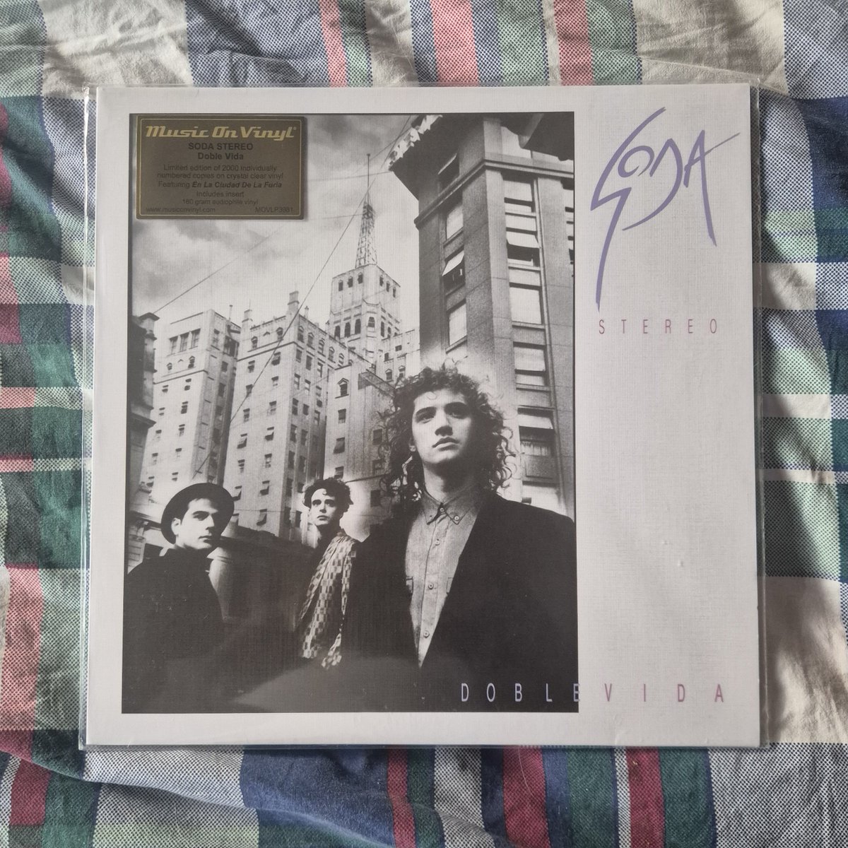 Vdal737's tweet photo. Soda Stereo - Doble Vida https://t.co/wHnn45bVGi
