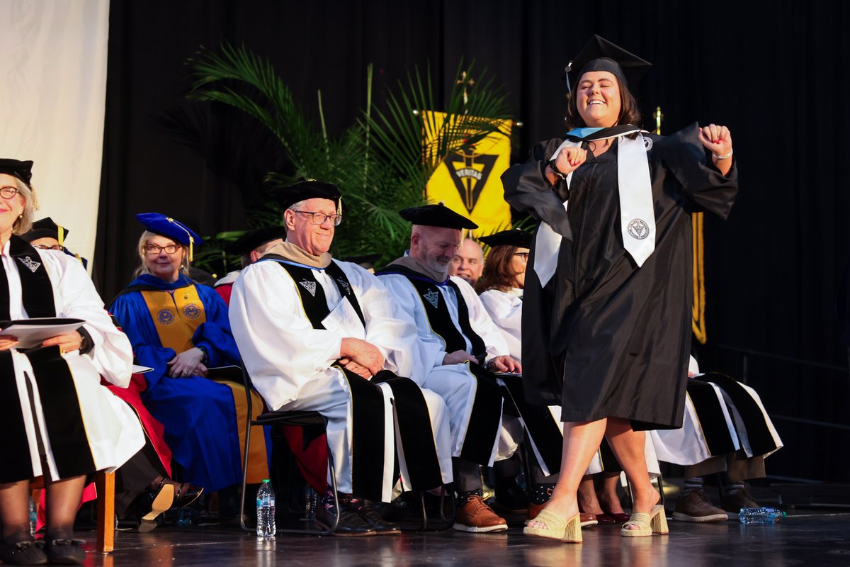 ProvidenceCol's tweet photo. ✨ Masterminds ✨

Cheers to all the Friars who celebrated earning their degrees at the commencement for graduate and School of Continuing Education students on Thursday! https://t.co/QXJrEArJ8i