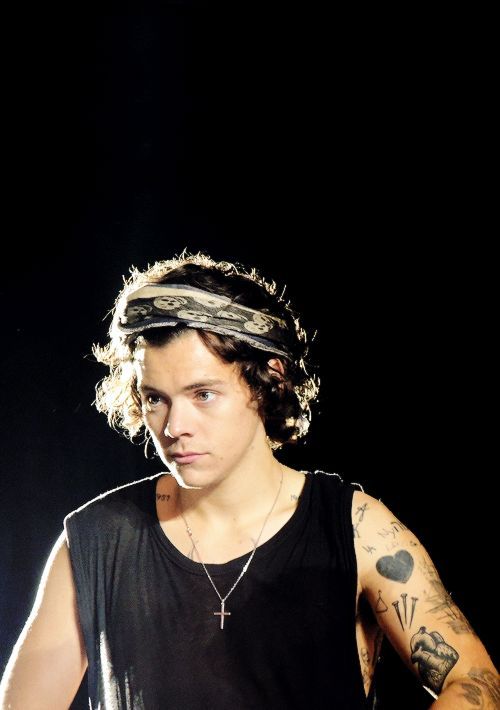 WhyLarryIsReal tweet media