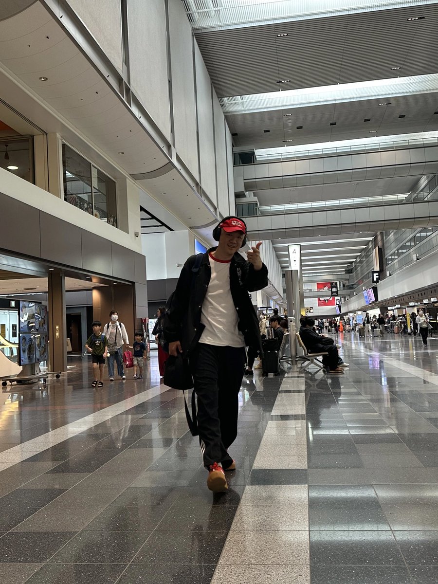 yoshida_parente's tweet photo. 今日はEASLで、セブ島に応炎🔥に駆けつけた時と同じ感覚があるな。

完全アウェイ

そして、
こんな時に、
千葉ジェッツには一番燃える男がいる

「#富樫勇���」

やってやんよ
いくぜ、てっぺん

GO JETS!!!

#千葉ジェッツ
#コンタクト社長
#レンズアップル
#ほぼ選手 https://t.co/ojZteQnEyc