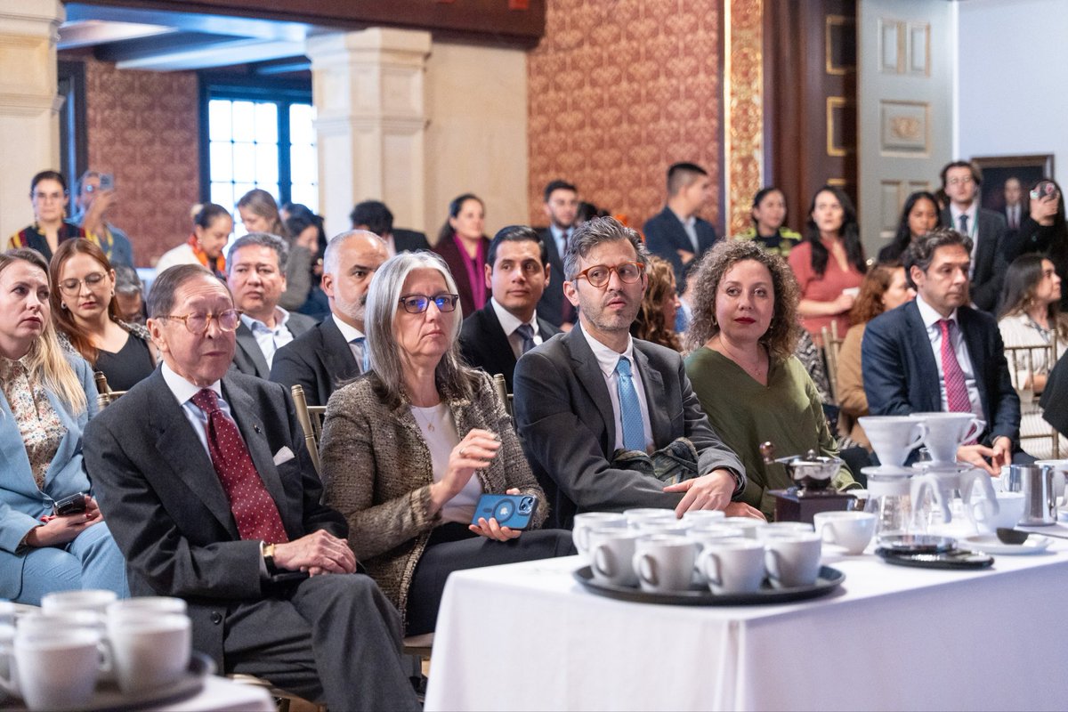 poderlegisla's tweet photo. #LaRutaDelCaféyCacao es una alternativa de #DiplomaciaEconómica de @CancilleriaCol que posiciona estos productos en mercados internacionales y conecta a productores, compradores, importadores y distribuidores @CamaraColombia  apoya la economía nacional #DiplomaciaParlamentaria https://t.co/tTSPPUqtkz