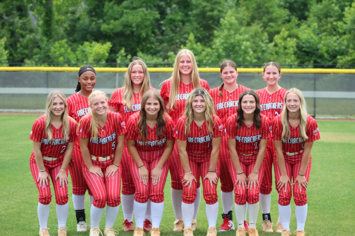 Gabbywright2009's tweet photo. So ready to get on the field  with my girls, Coach Kevin, and Coach Dave!!🥎❤️ Summer here we come….  @larousa6 @FC_LaRousa https://t.co/jd8O76OBfu
