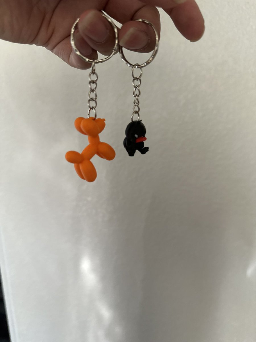 trdrmaestro's tweet photo. Grumpy duck or dog ballon? #edc #freebies https://t.co/Sb52rgo7IE