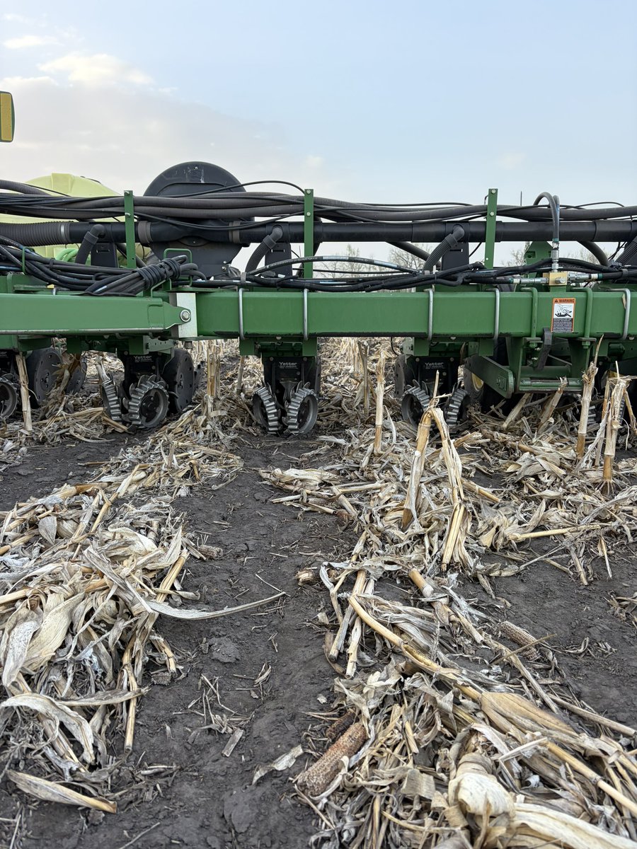 TZimmermanfarms's tweet photo. COC into a fall strip till pass with the yetter strip freshener have to say it’s working better than expected. #striptill #Yetter https://t.co/yJ0de6Mt68