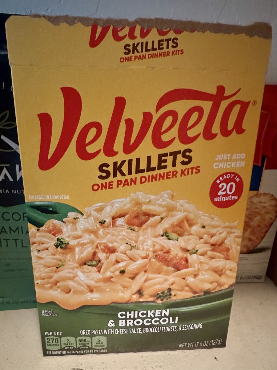 ItsJHay10's tweet photo. Hey @CheesyVelveeta this box didn’t include the seasoning packet. Can a guy get a refund? https://t.co/o7HTxQnNmT