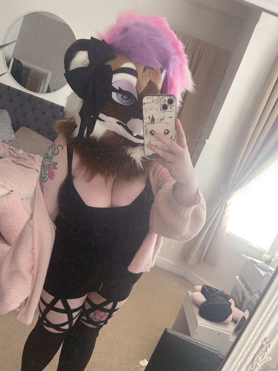 XMochiiiKittyX's tweet photo. My mirror is dirty https://t.co/14dtPkyQdH