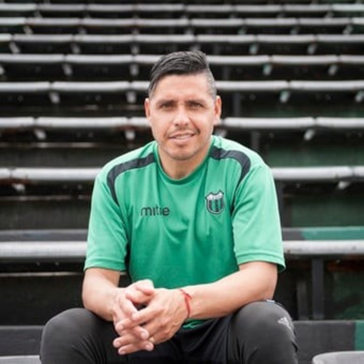 Porquettargasce's tweet photo. "Christian Gomito Gómez"

Porque según informan el manager de Chicago se agarró a piñas con un periodista partidario. https://t.co/WZqiOAoKB3
