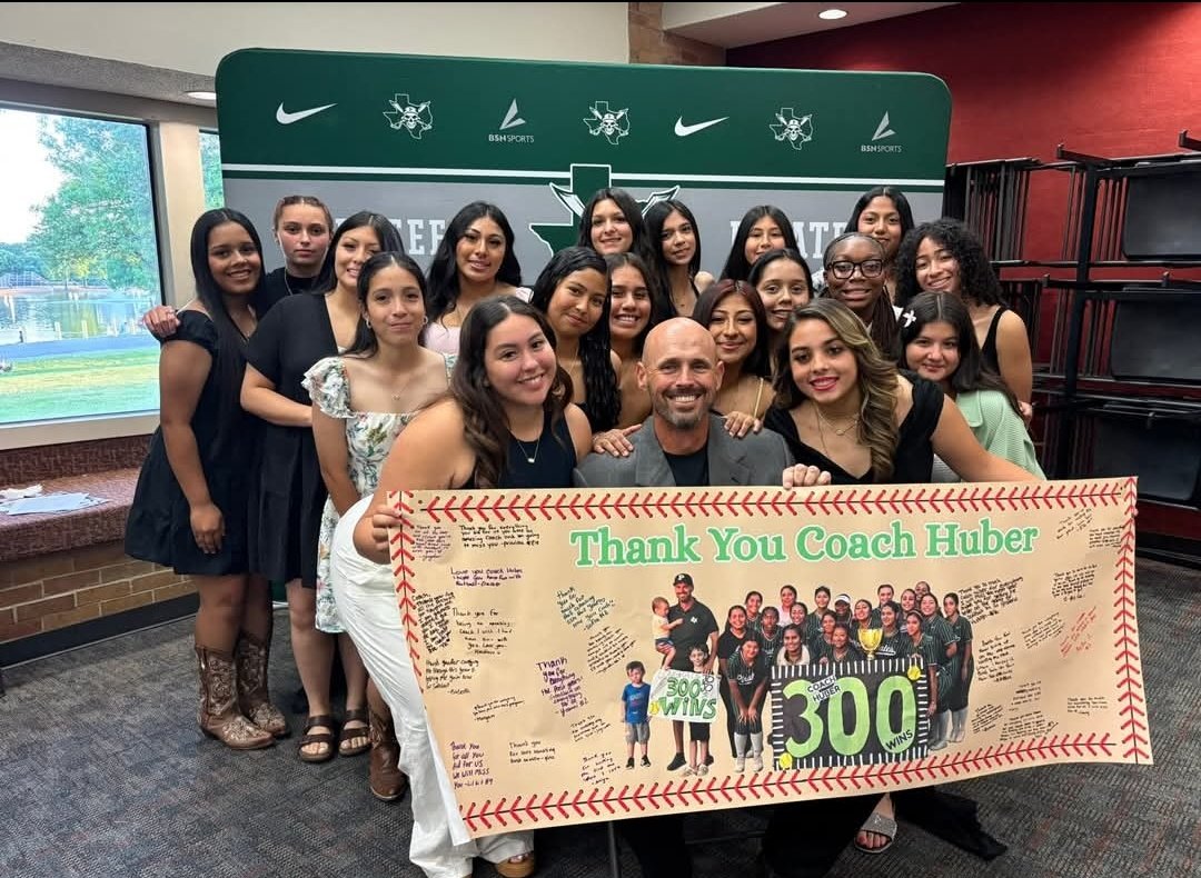 29_yanni's tweet photo. Thanks coaches and teammates for everything. Gonna miss our seniors… now it’s time to get back to work. Summer ball loading 🥎🔥 https://t.co/hQrkpM0cP2