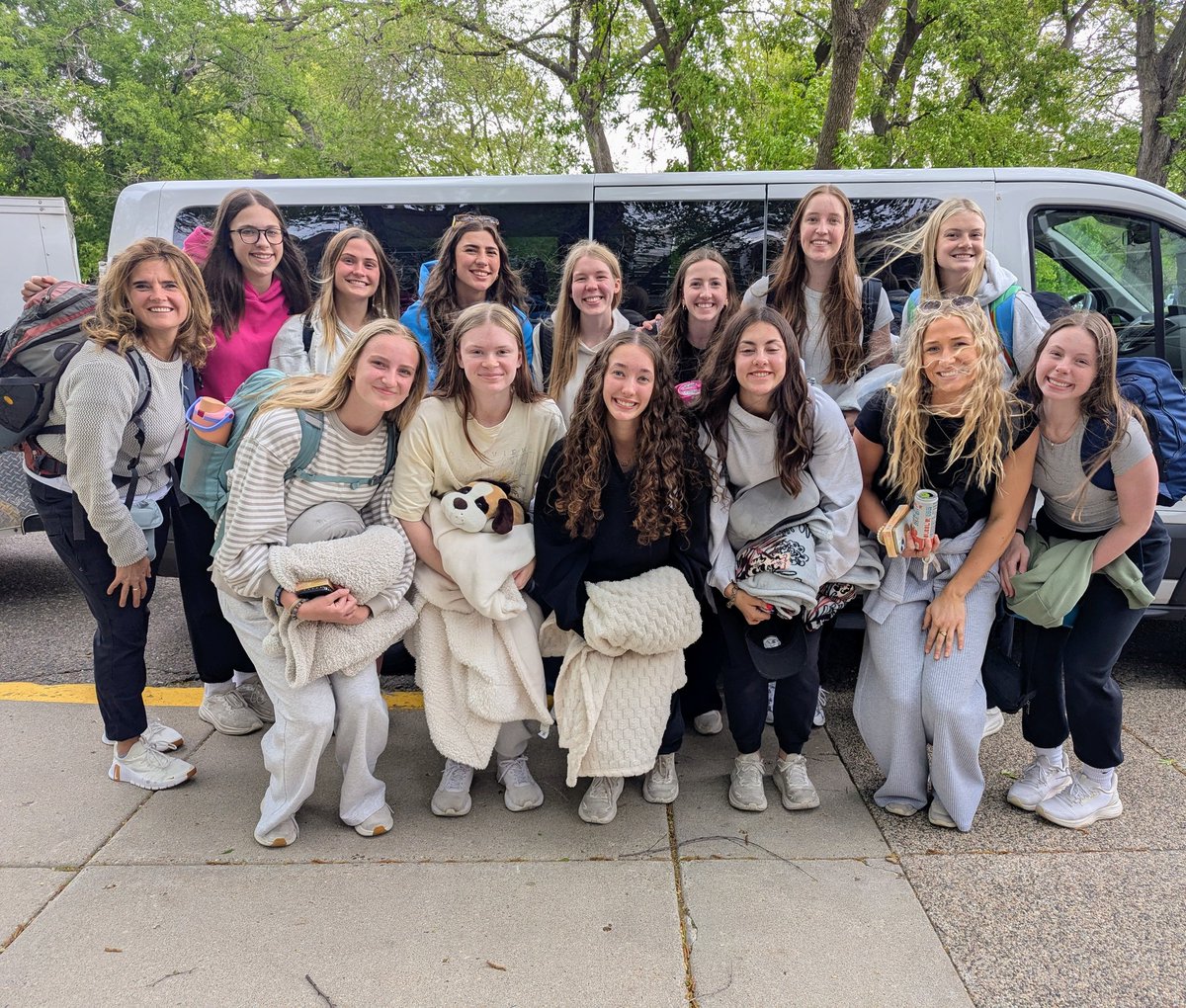 unwvb's tweet photo. ✈️ BARCELONA BOUND ✈️
We're off! We are incredibly grateful for the many ministry partners who have made our mission trip possible. Please pray for:

1. Travel safety/immigration logistics
2. Strength to quickly recover from finals
3. A big ministry weekend coming up on the beach https://t.co/ewpuoO5IHO