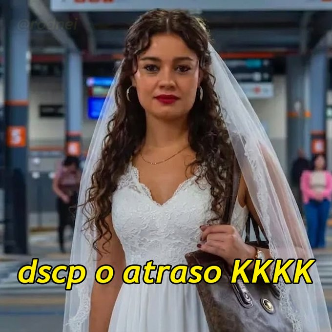 rodnei's tweet photo. a gerluce (ja atrasada) dizendo q nao quer atrasar pro proprio casamento #trêsgraças https://t.co/VVGFEREgf8