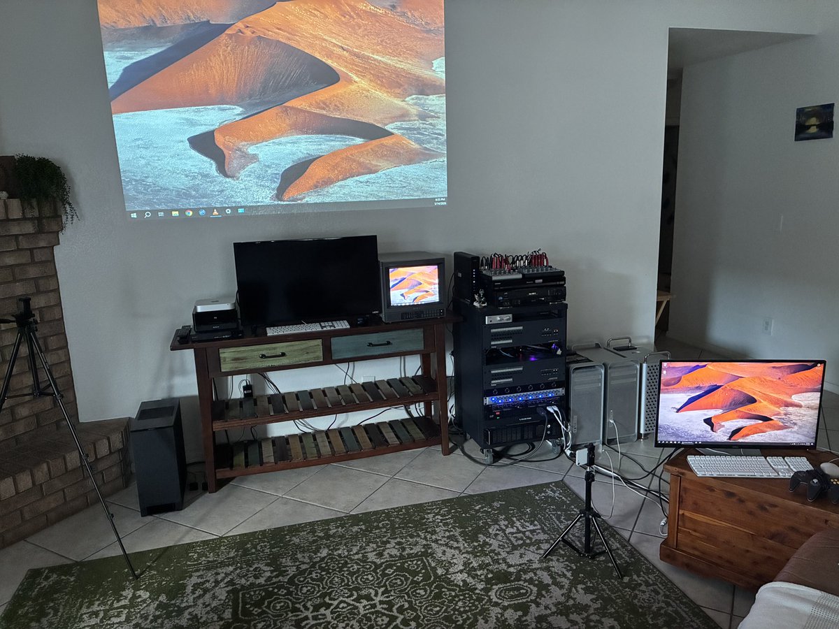 ZXRyuu's tweet photo. Needed a second day of prep work in order to get ready for the upcoming "Rack" stream, so I'm actually going to stream a game instead, tonight, just to make sure everything is in order!  Stream will start in about 30 minutes; come hang out if you can! https://t.co/0O22XXsWRx