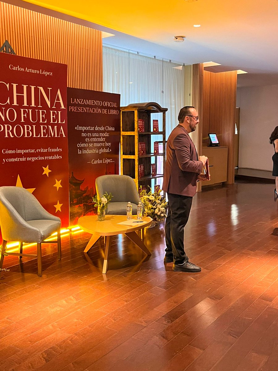 CoopeMX's tweet photo. #Cultura 📖 | Esta tarde se lleva a cabo la presentación del libro "China no fue el problema" de Carlos Arturo López y CEO de Grupo Casaez. El texto asegura que las fallas en importaciones, fraudes o negocios no se deben al país asiático, sino a la falta de método, estructura y visión empresarial del importador. El evento se realiza en el Museo Barroco.

#LaCoopeMX #Libro #China