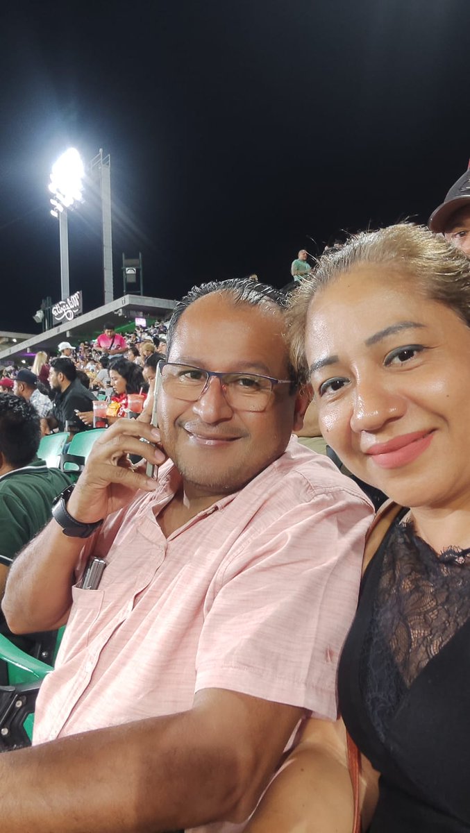 JosefaDenis's tweet photo. @OlmecasTabasco  aquí disfrutando del partido vamos olmeca https://t.co/yDM5fkONzM