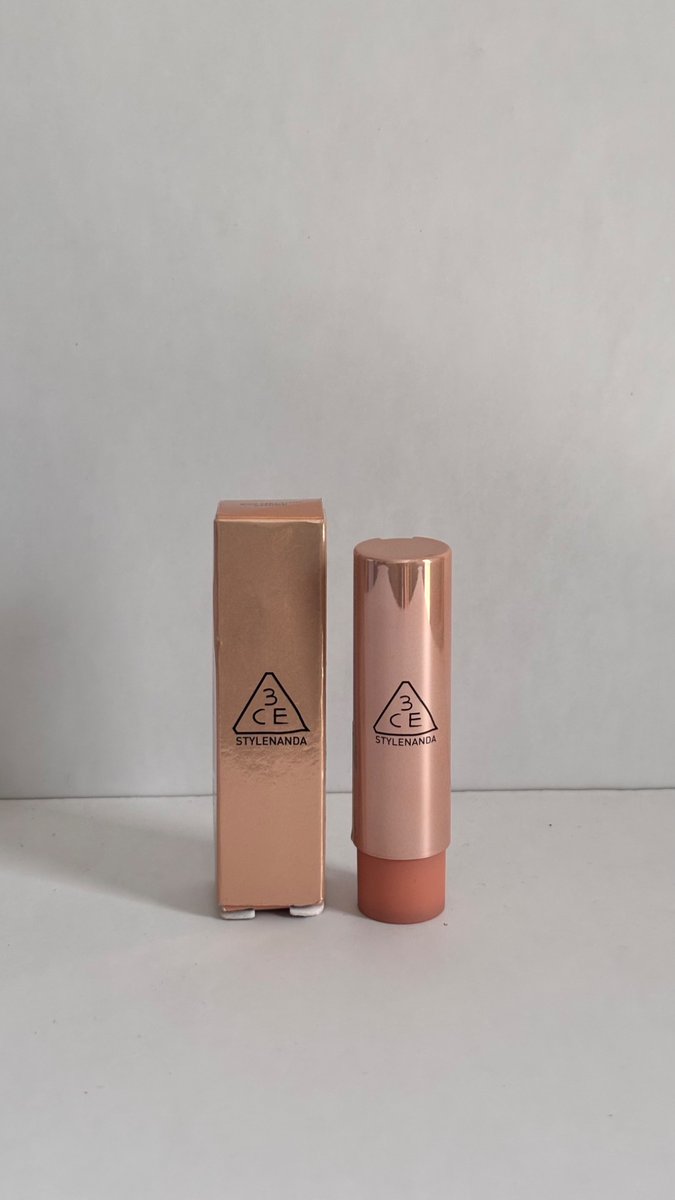 ElayneTrakan's tweet photo. @ohmy_beautybank Pake 3ce glaze lip glow https://t.co/Sm10zeWzZt