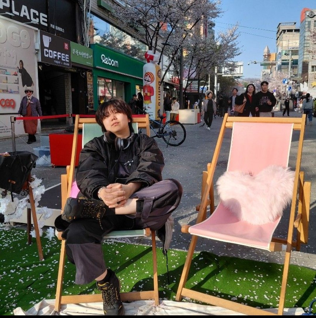 지하 실친계 JIHA, a Korean rock-crew leader tweet media