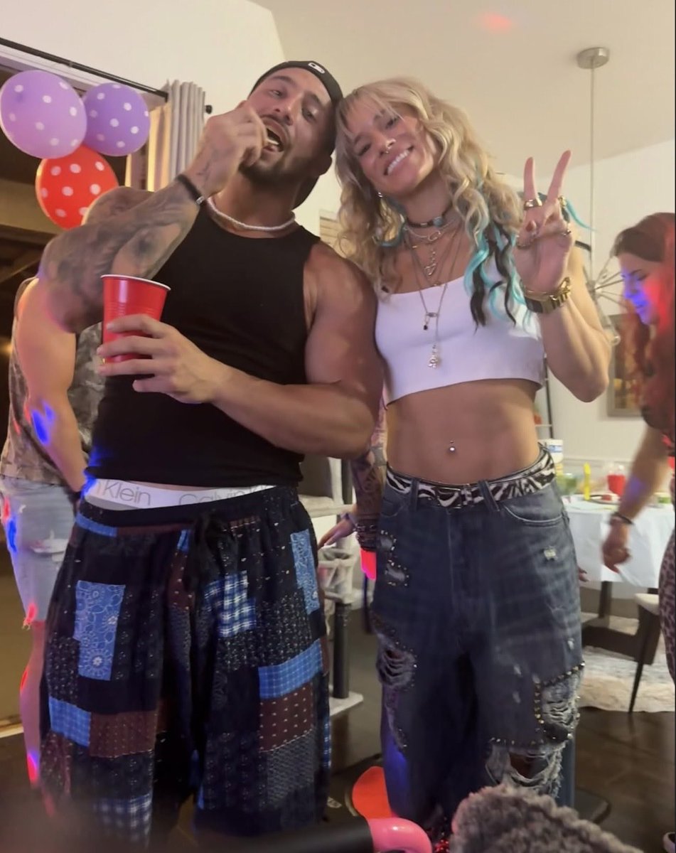 YoungWildVibe's tweet photo. You’re the best thing apart of RAW, ⁦@NirvanaInReach⁩. https://t.co/HKVa1zEjza