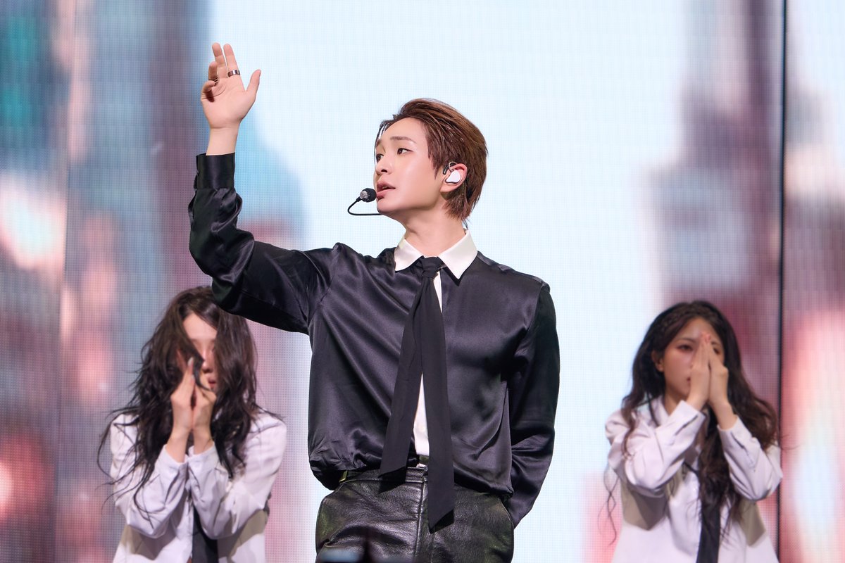 ONEW tweet media