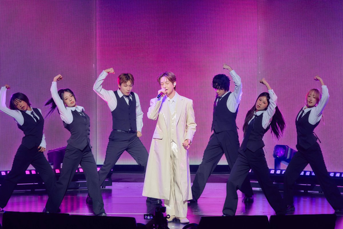 ONEW tweet media