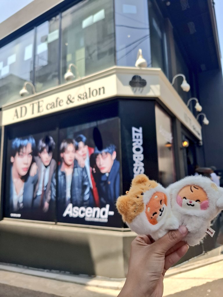thewberry's tweet photo. ZB1 Cafe Event
The cafe is so beautiful 😭🩷🥹
Can't believe I have a chance to visit ♡ 
#제베원 #ZEROBASEONE #제로즈 https://t.co/6AvZBYGWKn