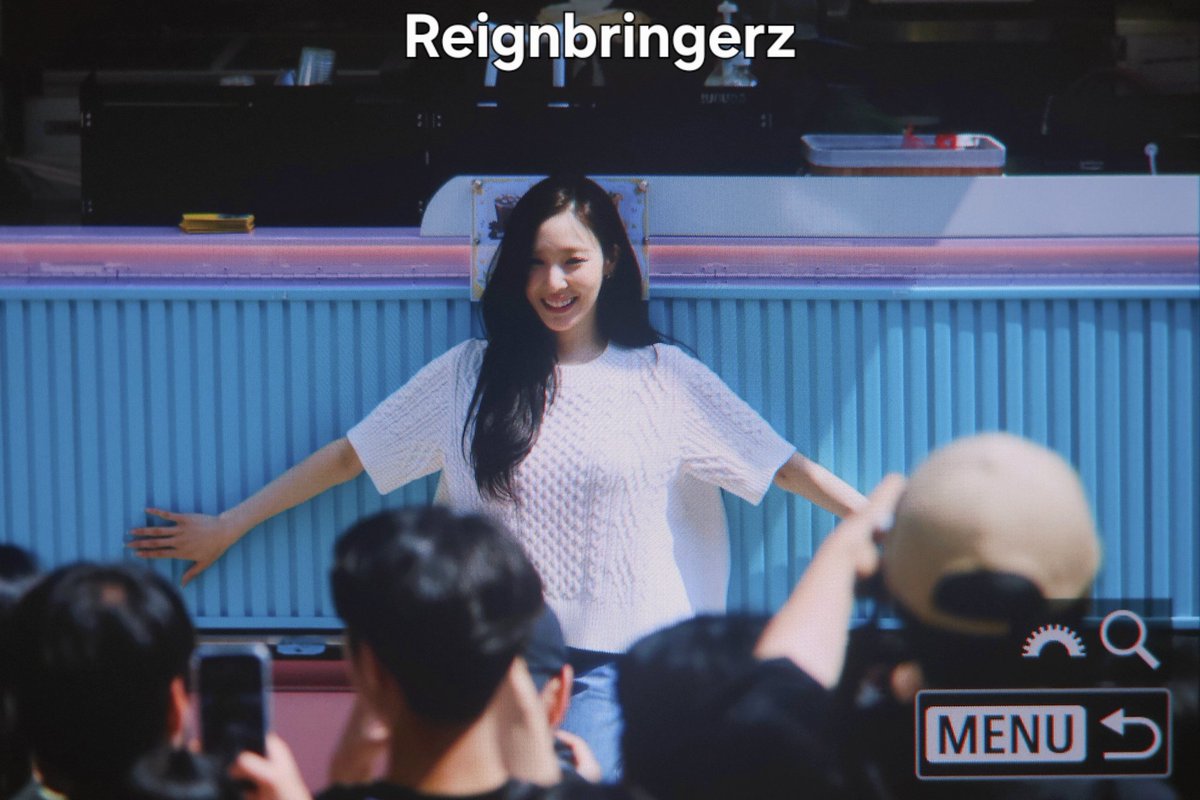 reignbringerz's tweet photo. 260515 pre

#TIFFANY #티파니 #소녀시대 #SNSD #GirlsGeneration #TIFFANYYOUNG #티파니영 https://t.co/ciI7AHos5D