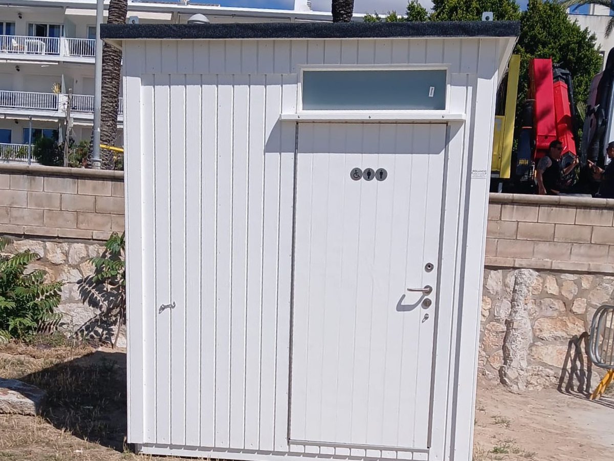 ajuntamentvng's tweet photo. 🏖️Avui comença la temporada de bany a la platja de Ribes Roges

🛟Servei de socorrisme i salvament, amb caseta de primers auxilis i dues casetes de vigilància

♿Hem instal·lat un lavabo 100% accessible

🕙Servei de 10 a 17h

A la resta de platges de #VNG, a partir de l'1 de juny https://t.co/cIXZqUHPiB