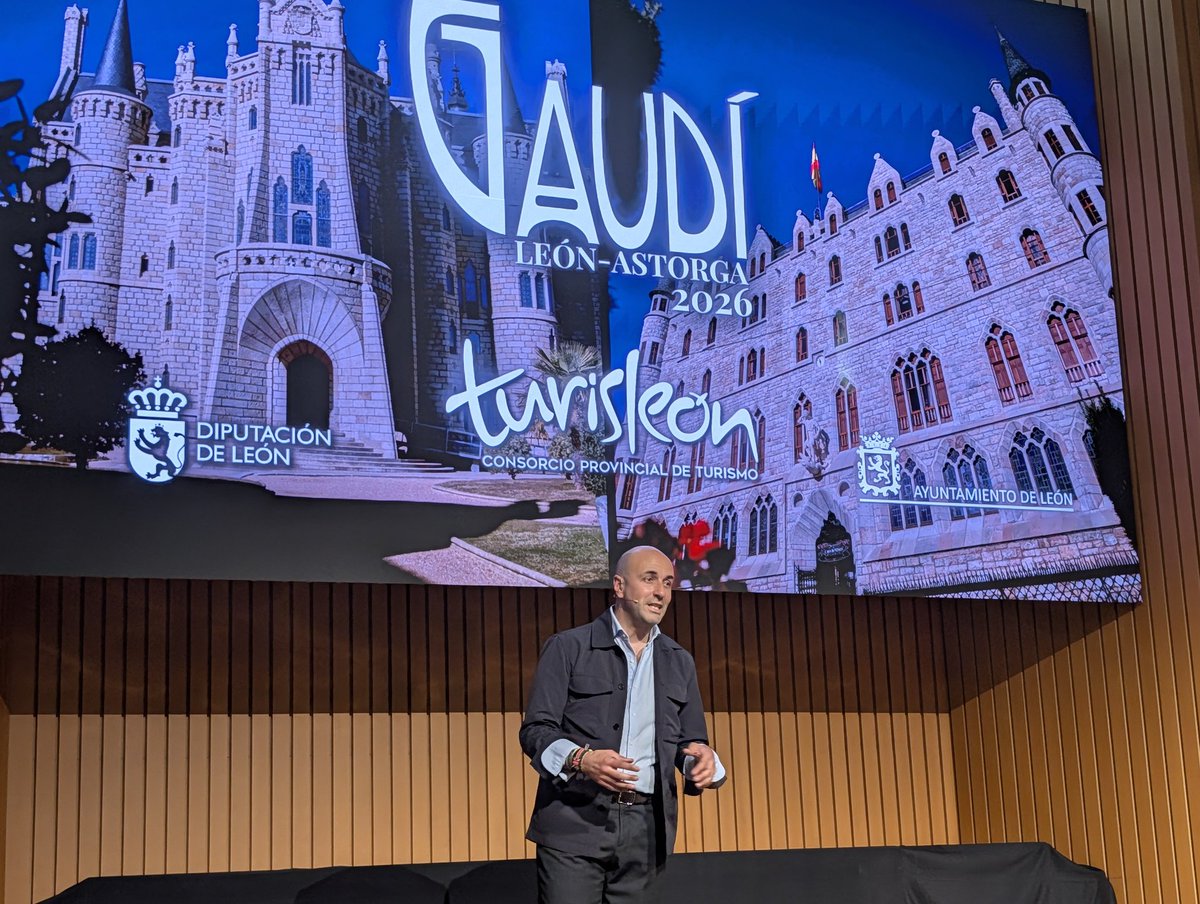 lacosmopolilla's tweet photo. . Ayer estuve en la presentación del Año Gaudí en León. ¿Sabías que de los tres edificios que hizo fuera de Cataluña, dos están en esta provincia? (La Casa Botines y el Palacio Episcopal de Astorga). En el centenario de su muerte ¡escápate a conocerlos! #Leónlotienescerca https://t.co/1D3hL32u3n