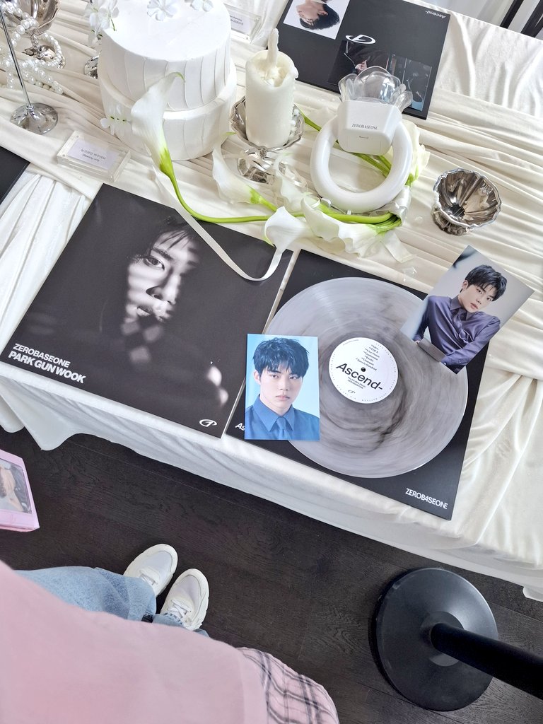 thewberry's tweet photo. ZB1 Cafe Event
The cafe is so beautiful 😭🩷🥹
Can't believe I have a chance to visit ♡ 
#제베원 #ZEROBASEONE #제로즈 https://t.co/6AvZBYGWKn