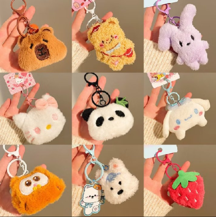 0x8702's tweet photo. Gemesnya kebangetan 😭💖
gantungan fluffy ini bikin tas, dompet, sampai kunci jadi auto aesthetic ✨
bahannya super lembut + pilihan karakternya lucu-lucu banget, cocok buat dipake sendiri atau dijadiin gift 🎀🐻🍓 https://t.co/lQJC3d9lC9