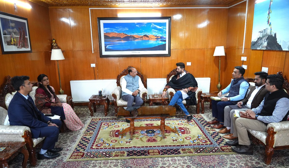 iChiragPaswan's tweet photo. आज लेह के लोक निवास में केंद्र शासित प्रदेश लद्दाख के माननीय उपराज्यपाल विनय कुमार सक्सेना जी से शिष्टाचार भेंट की।

बैठक में लद्दाख में खाद्य प्रसंस्करण क्षेत्र को सशक्त बनाने तथा यहां के विशिष्ठ स्थानीय उत्पादों के प्रसंस्करण को बढ़ावा देने पर सार्थक चर्चा हुई।

लद्दाख के विशिष्ट स्थानीय उत्पाद, भौगोलिक पहचान और उद्यमशीलता इसे मूल्यवर्धित खाद्य उत्पादों के क्षेत्र में राष्ट्रीय और वैश्विक पहचान दिला सकते हैं।