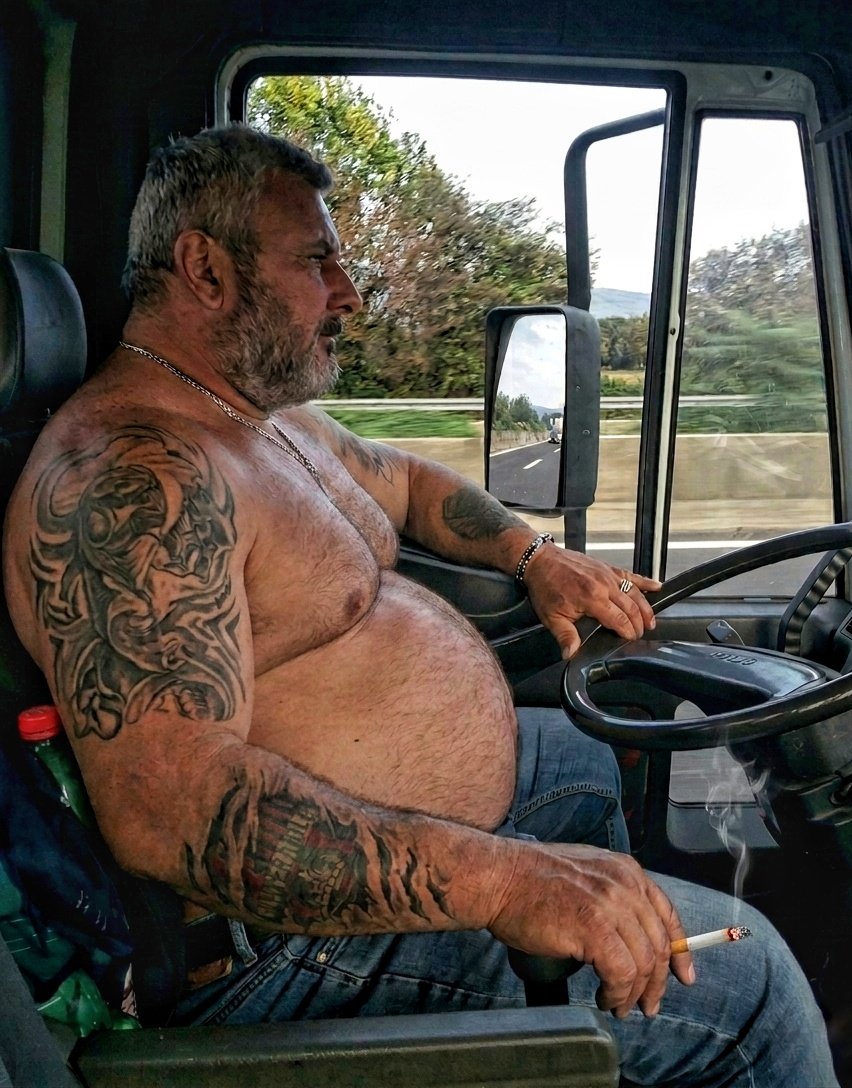 Trucker_Ranger's tweet photo. Italiantrucker https://t.co/7noGFqFs2x