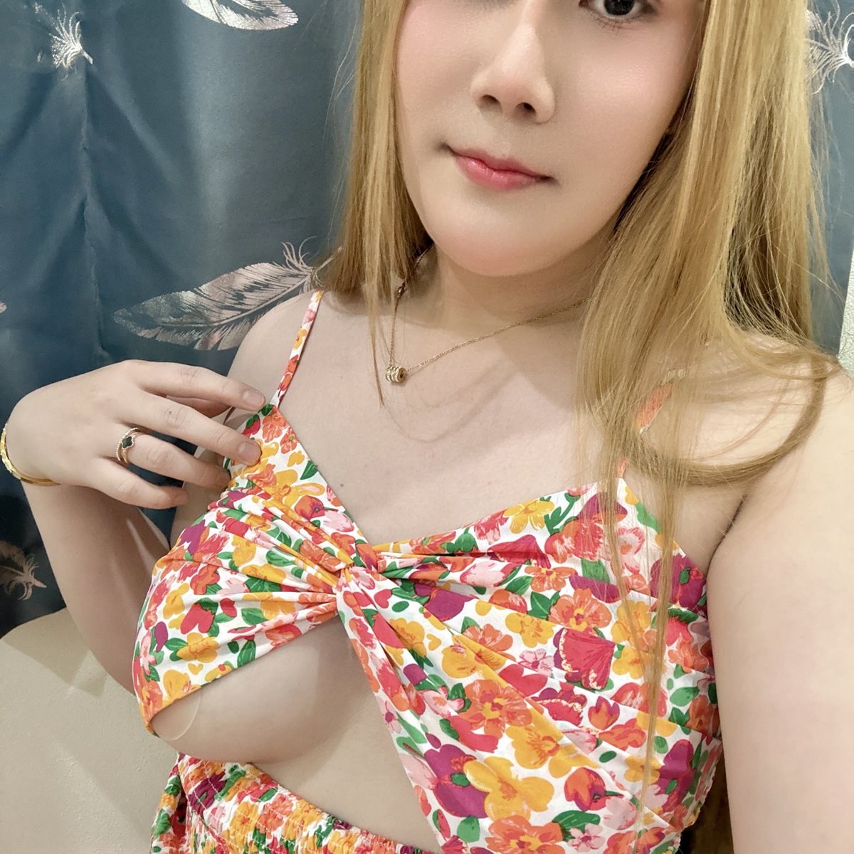 ผึ้ง ชอบสีแดง❤️ และสีชมพู🩷 tweet media