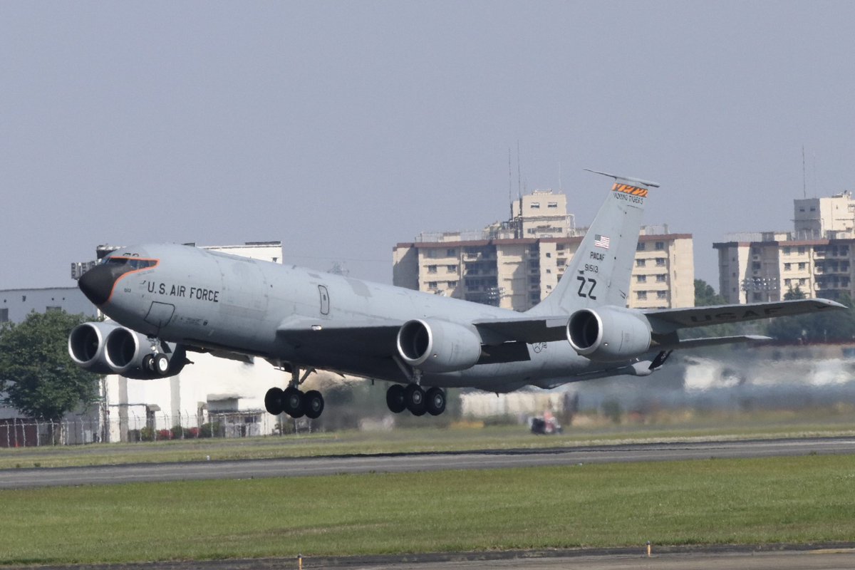 blue10082's tweet photo. KC-135×4機
R/W36↖︎
#横田基地
#RJTY https://t.co/SoRsBdiPgT
