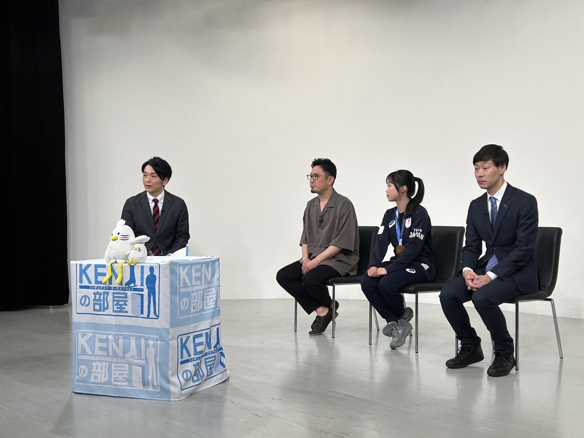 jsports_figure's tweet photo. 間も無く配信開始！

＼質問大募集！／
⛸️✨KENJIの部屋に
#中井亜美 選手、#中庭健介 コーチが生登場！

✔ 試合や演技のこと
✔ 練習の裏側
✔ 最近ハマっていること
✔ 中井選手に聞いてみたいこと…などなど

📩参加方法
▶︎この投稿にリプライor引用リポスト
▶︎または #jspofigure をつけて投稿

あなたの質問に答えてくれるかも…👀
たくさんのご質問、お待ちしています！

放送/配信日：5月15日午後4:00 ～
J SPORTS 4＆J SPORTSオンデマンド

配信ページはこちら👇
https://t.co/DkaWuWIp63