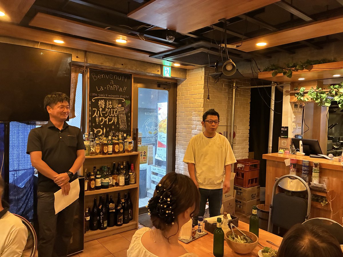 munekata66's tweet photo. 昨夜は仲町台商業振興会の総会でした‼️
今年度より役員に復帰させて頂きました🙇‍♂️
サイコーの仲間と共に頑張ります👍

#仲町台商業振興会
#総会 https://t.co/cO3j5GCqVB