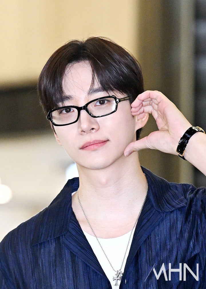 hydzdee1's tweet photo. Have a safe trip #LEEJUNHO https://t.co/8FXt03Kybv