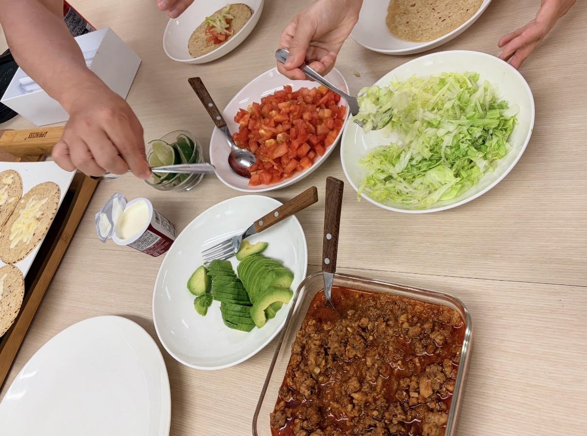 ChallengerBase's tweet photo. 今日のお昼はタコス🌮
来月のメキシカンナイトの準備です✨
ご参加お待ちしてまーす！
https://t.co/ZSgM08ASdm https://t.co/M9DAt3Uzst