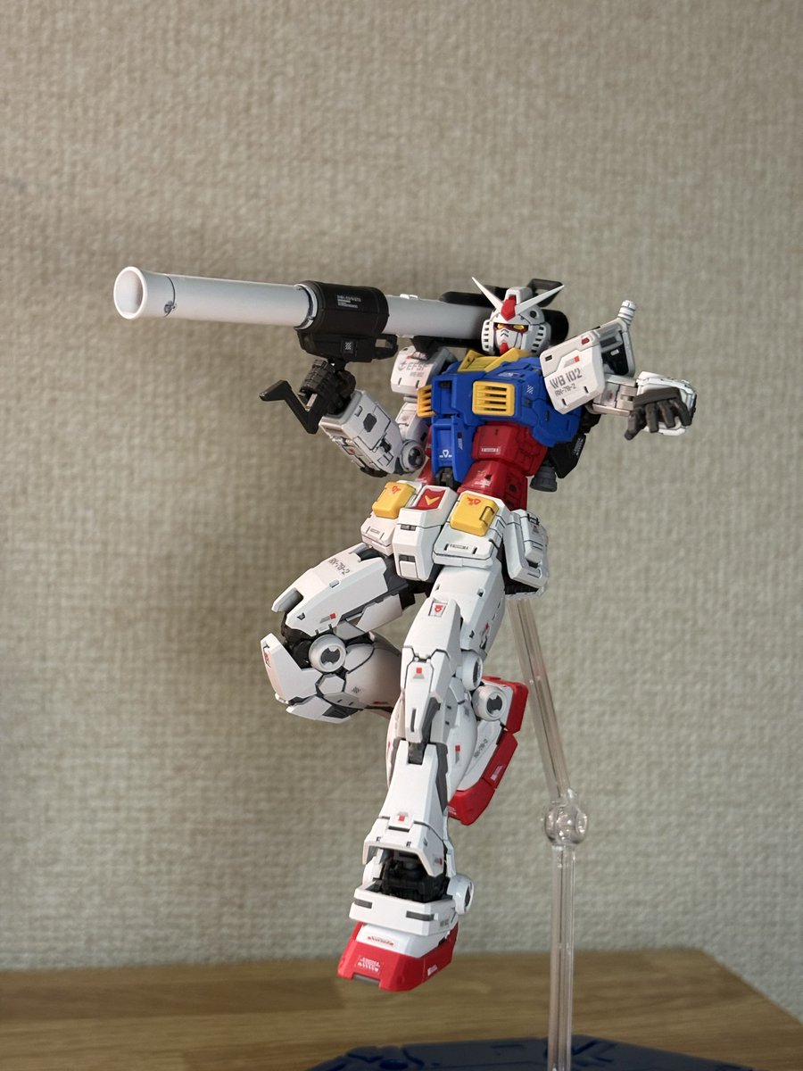 end11670's tweet photo. RG RX-78-2 ガンダム Ver.2.0完成！

パチ組み&amp;付属マーキングシール&amp;つや消しだけでこの出来なの良キットすぎる、、

可動域も広いしポロリもしない最強☺️

#ガンプラ
#ガンプラ初心者
#ガンプラ好きと繋がりたい https://t.co/B2K4SuhwEo
