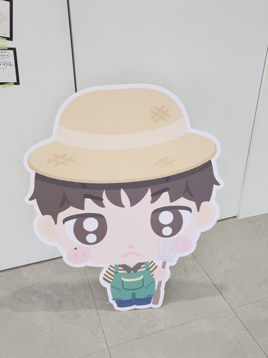 Pogeun_vr's tweet photo. #계현감자를찾아라
감자 캐고 왔어여🥔 감자가 정말 예쁘고 농장도 너무 귀여웠음🥰🥰 친구가 별버튼 뽑아줘서 출근 가방에 달고 계현이와 함께 출근하기로 함 내 심신을 위해...😊 https://t.co/PefYqO7CIg