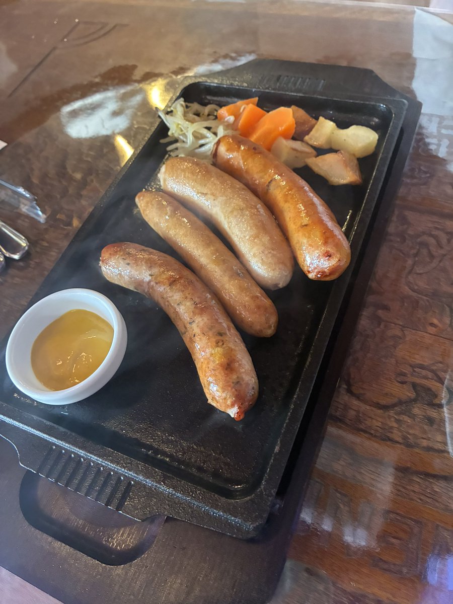 京浜蒲田 平日昼から 炭火焼き自家製ソーセージで ドイツビール呑める