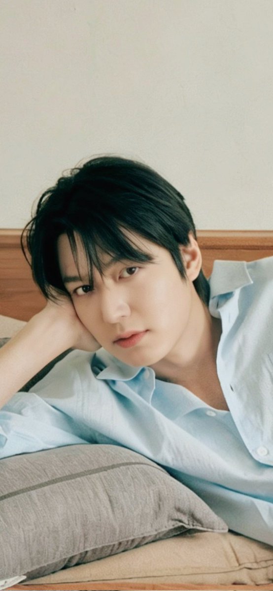 Hwendy2022's tweet photo. It's illegal to be this handsome, Minhossi🩵
The world feels dimmer without you...Come back to us soon🥹🥹
#LeeMinHo https://t.co/KxXDA7O4HR