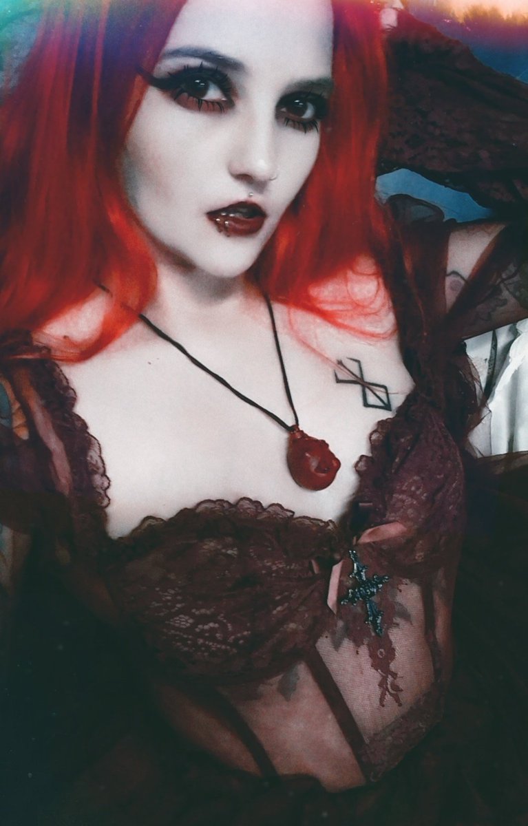 🩸𒉭 Black Metal Vampyre 𒉭🩸 tweet media