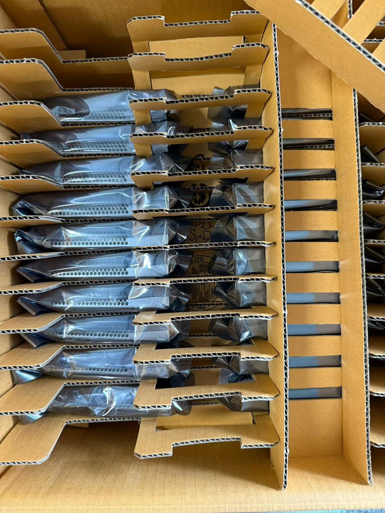 Element_ic's tweet photo. Fresh Inventory Update
✅ LSI 9440-8i RAID Card
✅ Brand new original
✅ QTY: 100+ pcs ready to ship
Stable supply, competitive pricing, support bulk orders.
If you’re in server, storage, cloud infrastructure business, feel free to contact me for cooperation. https://t.co/q4WwHDsTZt