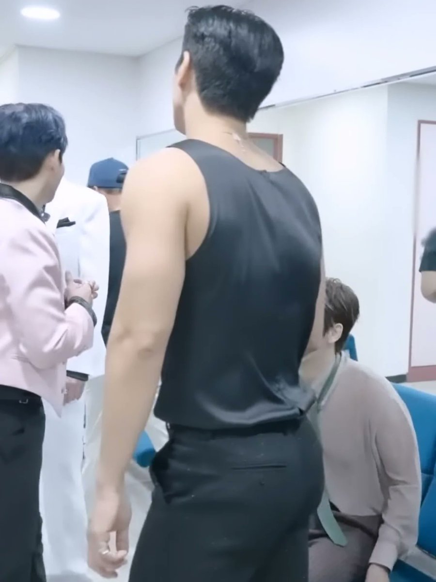 siwonchoist's tweet photo. 🍑 https://t.co/mKj2uV2WNk
