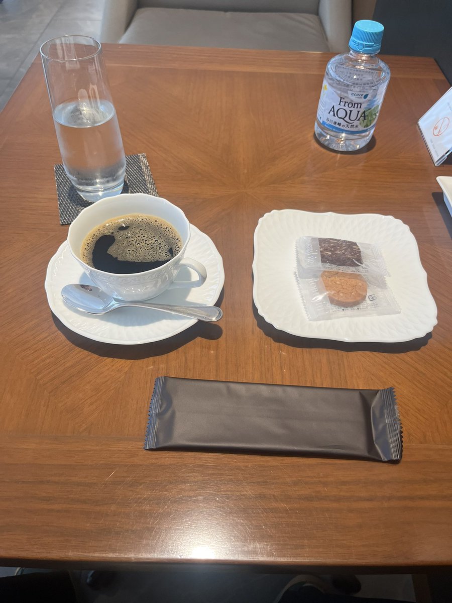 tmoyy's tweet photo. VIEW GOLD LOUNGE
#ビューカード
#東京駅 https://t.co/TIolXNQF5k